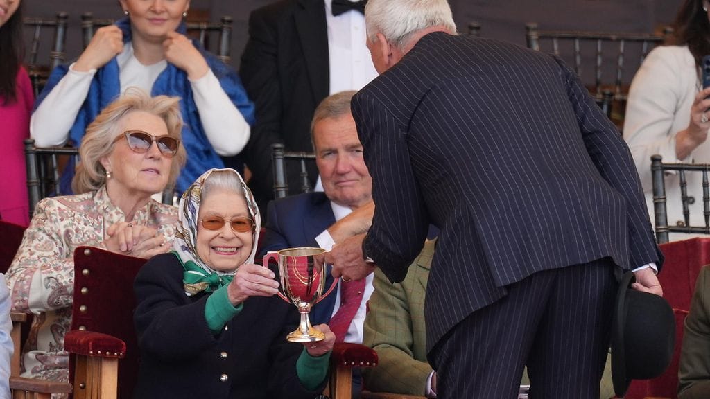 AOP kuningatar elisabet 13.5 (1)