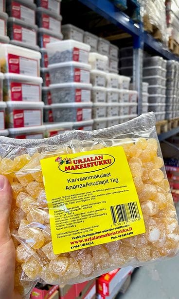 karvaanmakuiset ananasanustapit urjalan makeistukku