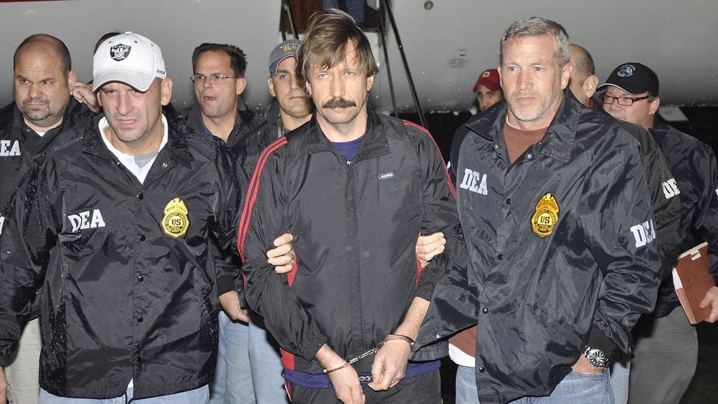 Asekauppias Viktor Bout luovutettiin Thaimaasta Yhdysvaltoihin vastaamaan syytteisiin terrorismista marraskuussa 2010.