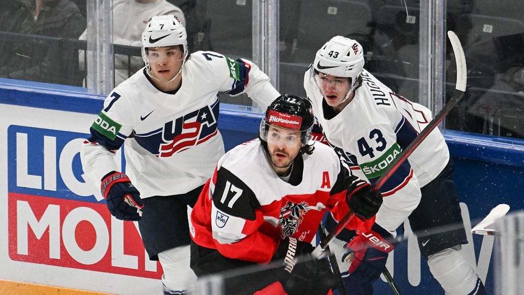 Luke Hughes (oik.) iski USA:n voittomaalin.