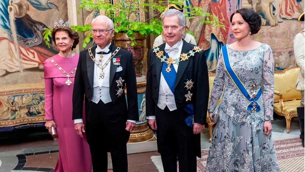 Kuvassa Ruotsin kuningatar Silvia, kuningas Kaarle XVI Kustaa, presidentti Sauli Niinistö ja rouva Jenni Haukio.
