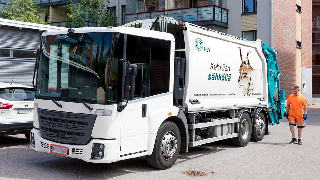 Tältä näyttää HSY:n ensimmäinen täyssähköinen jäteauto. Autoa tullaan käyttämään Helsingin kantakaupungin tyhjennystoiminnassa kesästä 2022 kevääseen 2023.