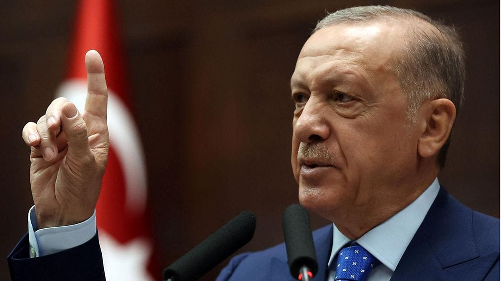 Turkki jatkaa hyökkäyksiään Syyriaan. Erdoganin mukaan Turkin etelärajalle on tarkoitus saada 30 kilometrin turvavyöhyke.