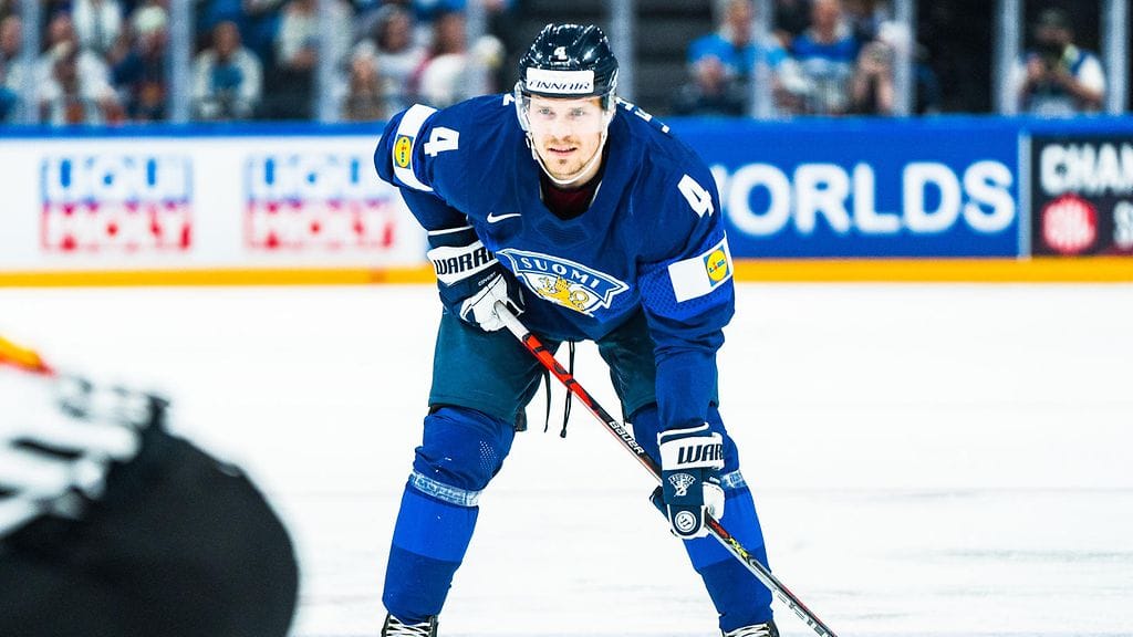 Mikko Lehtonen pelaa numerolla 4, mitä Miro Heiskanen on käyttänyt Dallas Starsissa.