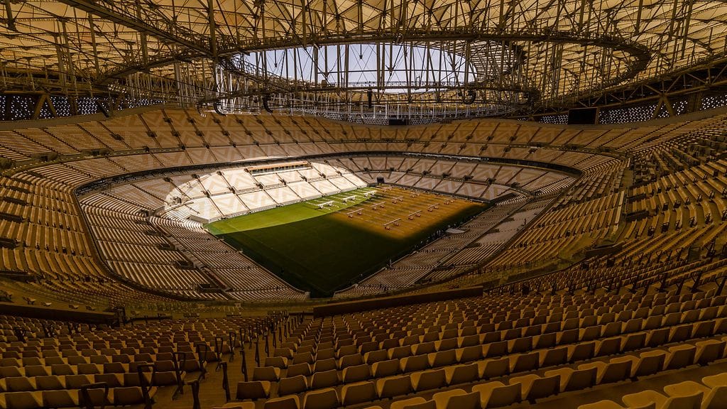 Lusail Stadiumille mahtuu loppusyksyn MM-kisoissa 80 000 silmäparia. Sen rakentaminen alkoi huhtikuussa 2017. Sen ensimmäisessä kisaottelussa kohtaavat marraskuun 22. päivä Argentiina ja Saudi-Arabia.