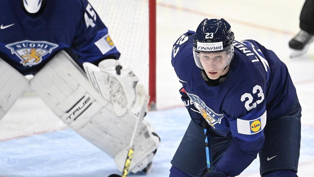 Esa Lindell merkkautti ensimmäisen syöttöpisteensä, kun Saku Mäenalanen ohjasi suomalaisen laukauksen maaliin.