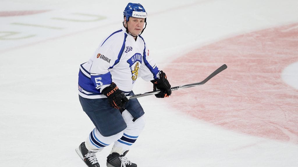 Timo Jutila jäällä Leijonat-legendojen ottelussa marraskuussa 2014.