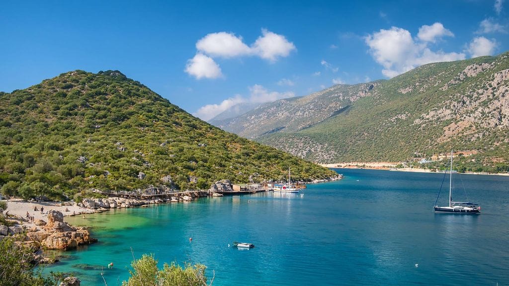 Sosiaalisessa mediassa monet uhoavat, että Turkin matkailu loppuu, mutta se ei näy matkojen perumisena.