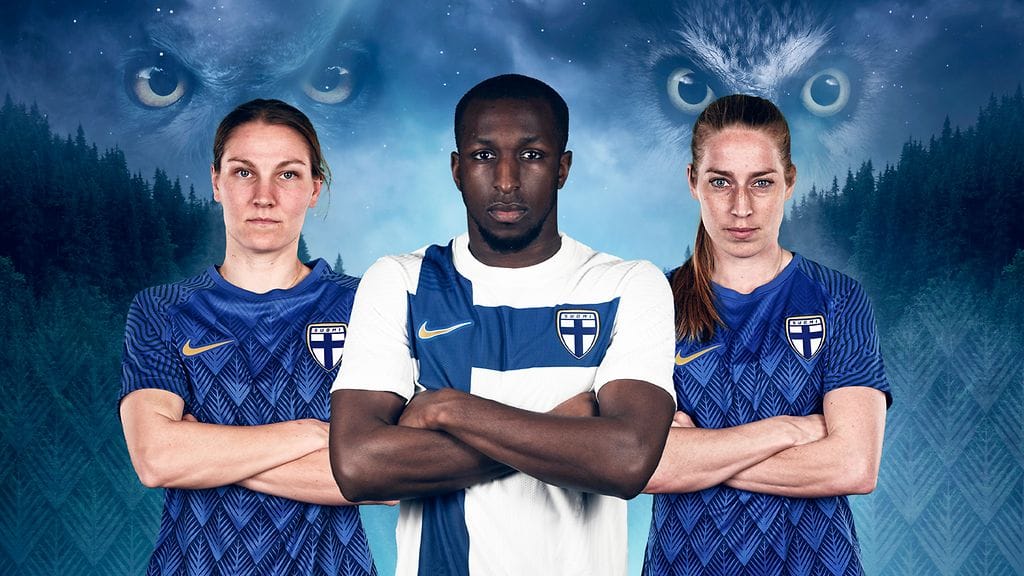 Suomen jalkapallomaajoukkueiden uudet pelipaidat julkaistiin tiistaina.