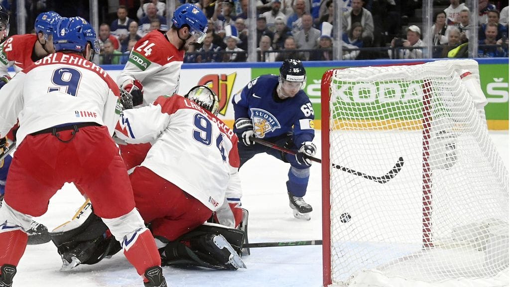 Jan Scotkaa paikoin vietiin, kun Leijonat jylläsi Tshekkiä vastaan.