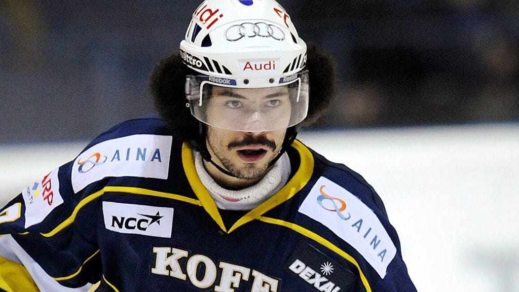 Camilo Miettinen nousi Bluesissa taistelutahdon ilmentymäksi. Hän saavutti Espoossa kaksi SM-hopeaa.