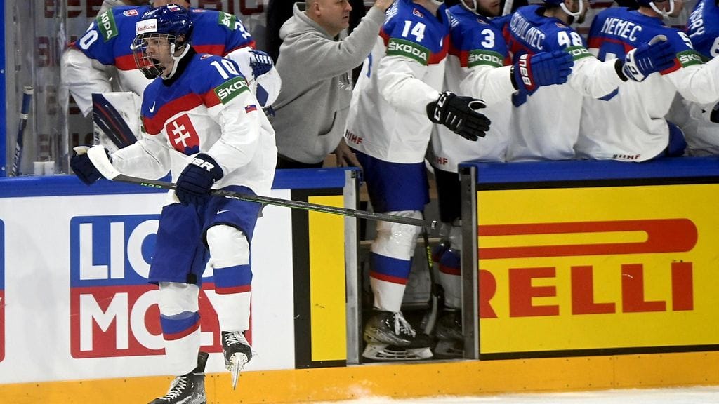 Slovakian Adam Sykora tuuletti villisti maaliaan Leijonia vastaan.