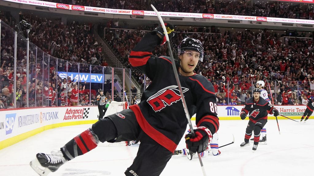 Teuvo Teräväinen osui jo toisessa pudotuspeliottelussa peräkkäin.