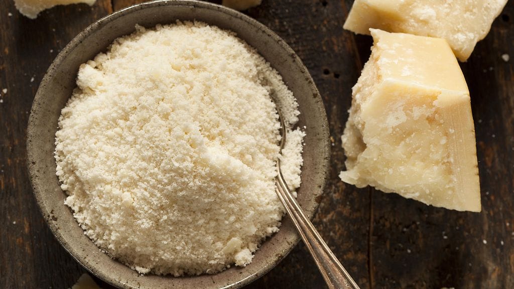 Parmesaanijuustoa raastettuna. Kuvituskuva.