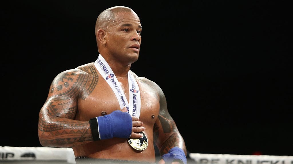 Vapaaottelija Hector Lombard ylisti sosiaalisessa mediassa jääkiekko-ottelussa nähtyä rumaa temppua.