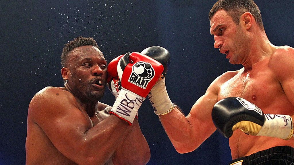 Vitali Klitshko lyö Dereck Chisoraa.