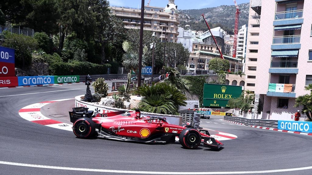 Charles Leclerc lähtee Monacon GP:hen paalupaikalta.