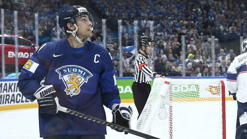 Valtteri Filppula siirtyi kesken Yhdysvallat-välierän sivuun aloituksista.