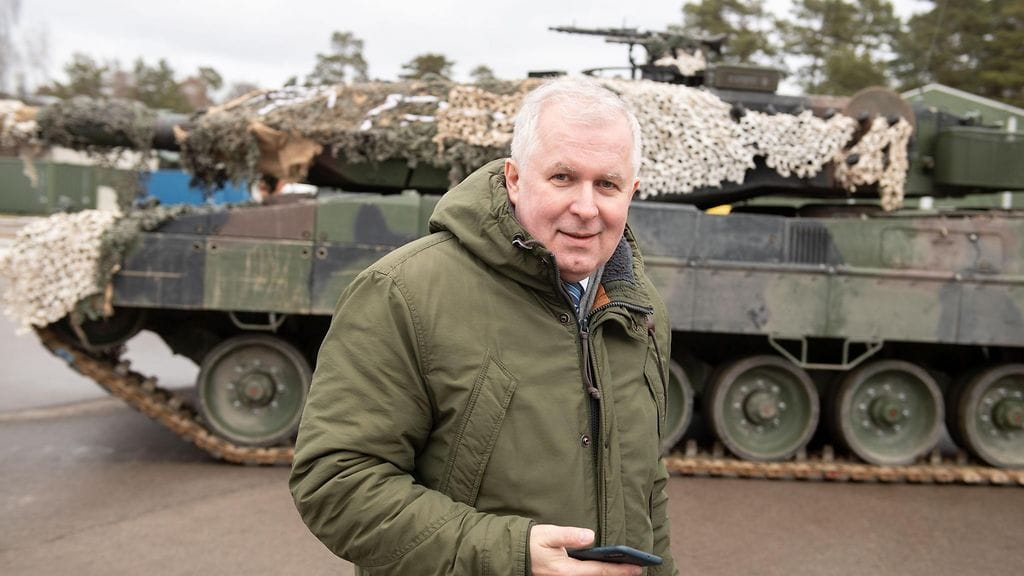 Liettuan puolustusministeri Arvydas Anusauskas kertoo, että liettualaiset onnistuivat keräämään kolmessa päivässä viisi miljoonaa Ukrainaan lähetettävää dronea varten.