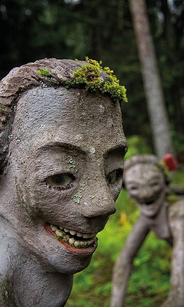 Yksityiskohta Pyykkärit-patsaasta Veijo Rönkkösen patsaspuistossa Parikkalassa. (Kuva: Kimmo Heikkilä.)