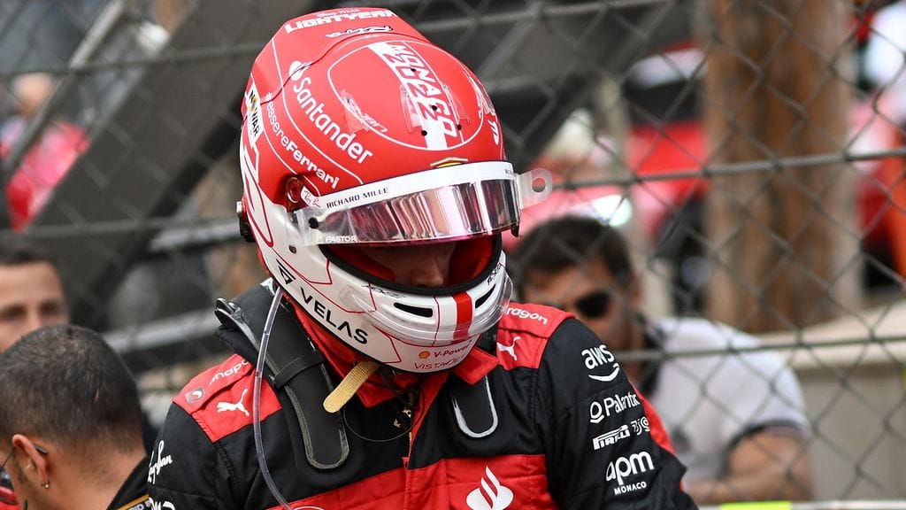 Charles Leclerc ei tehnyt Monacon GP:ssä mitään väärin, mutta Ferrarin hölmöily pudotti hänet kärkisijalta neljänneksi.