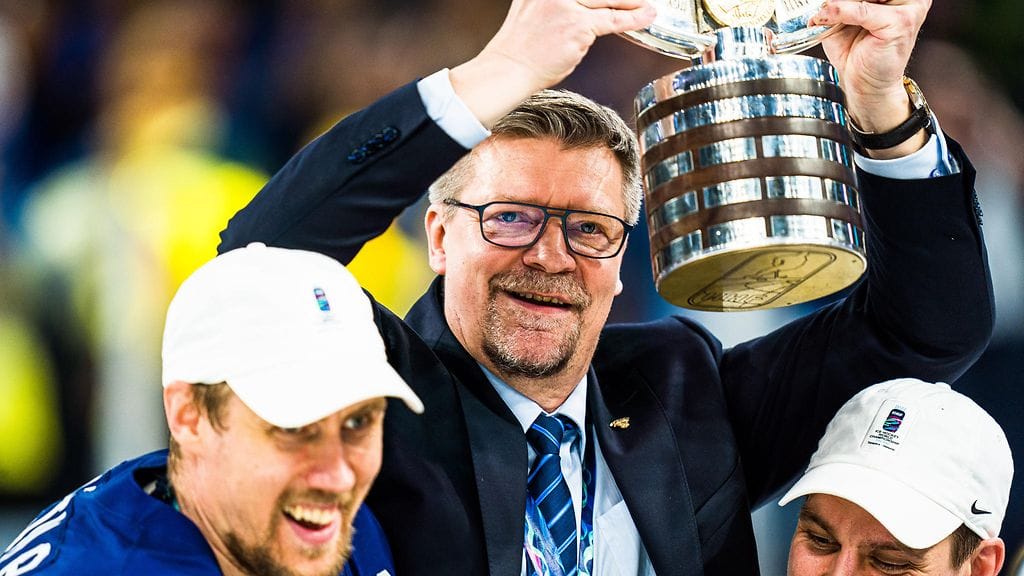 Jukka Jalonen juhlii uransa kolmatta maailmanmestaruutta Leijonien päävalmentajana.