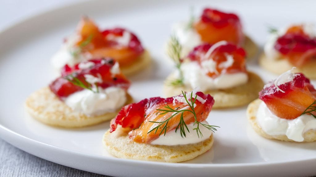 Loihdi kalaherkkuja juhlapöytään.