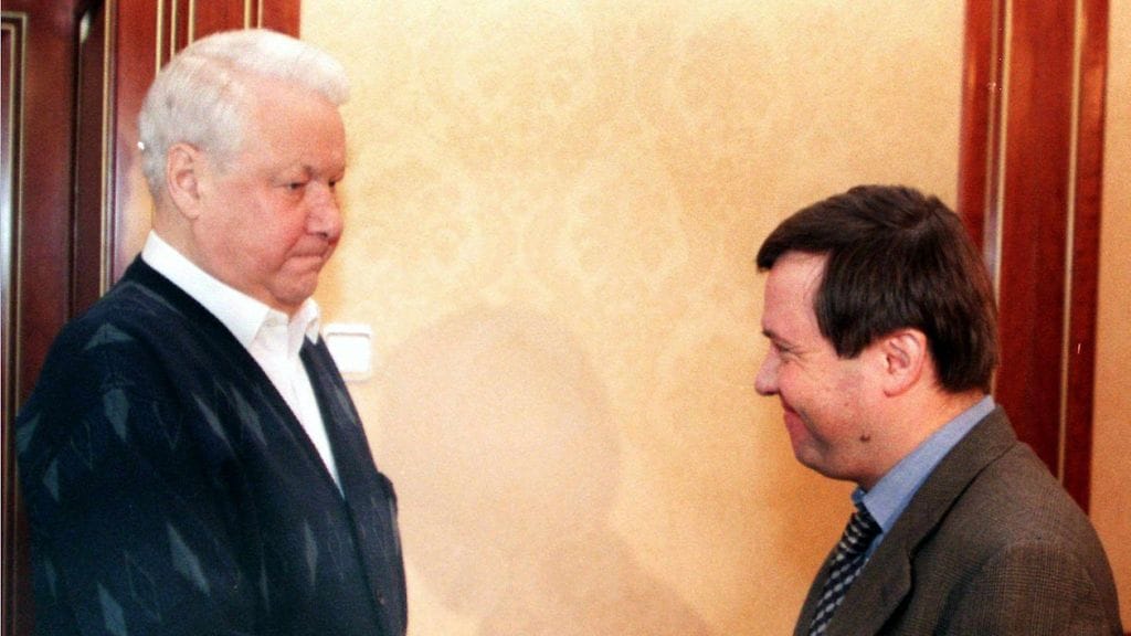 Kuvassa Boris Jeltsin (vas.) ja Valentin Jumashev (oik.).
