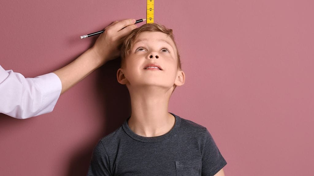 Tutkimuksen mukaan lapset kasvavat nopeammin koulussa kuin kesällä. Kuvituskuva.
