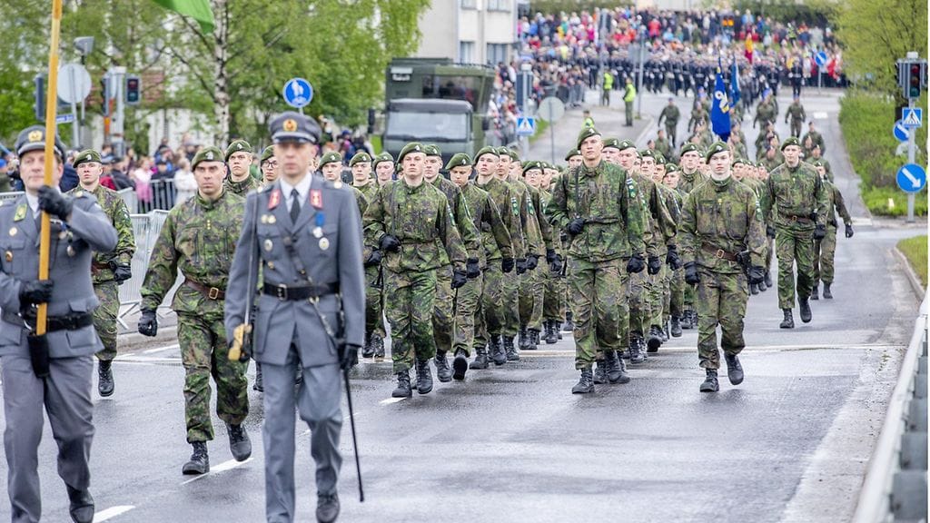 Puolustusvoimain lippujuhlan päivän valtakunnallinen paraati järjestettiin Rovaniemellä 4. kesäkuuta 2019.