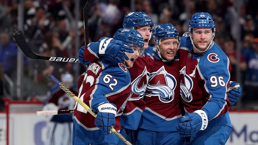 Lehkonen, Josh Manson, Erik Johnson ja Rantanen tuulettivat toisen elän maalikimarassa.