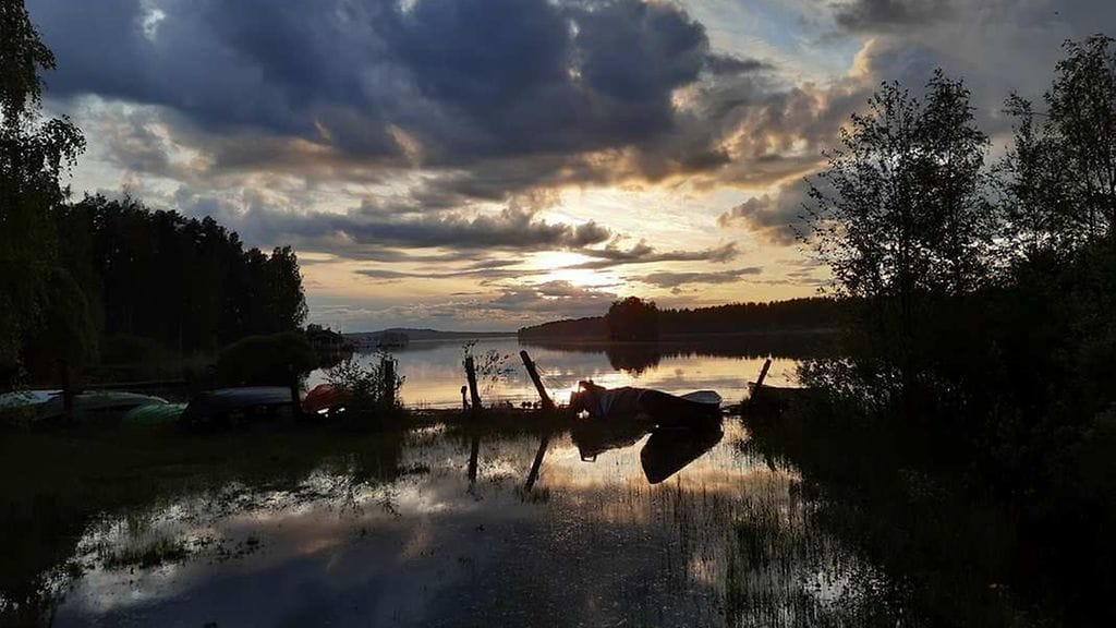 Iltahämärä Suolahdella kesäkuussa 2022.