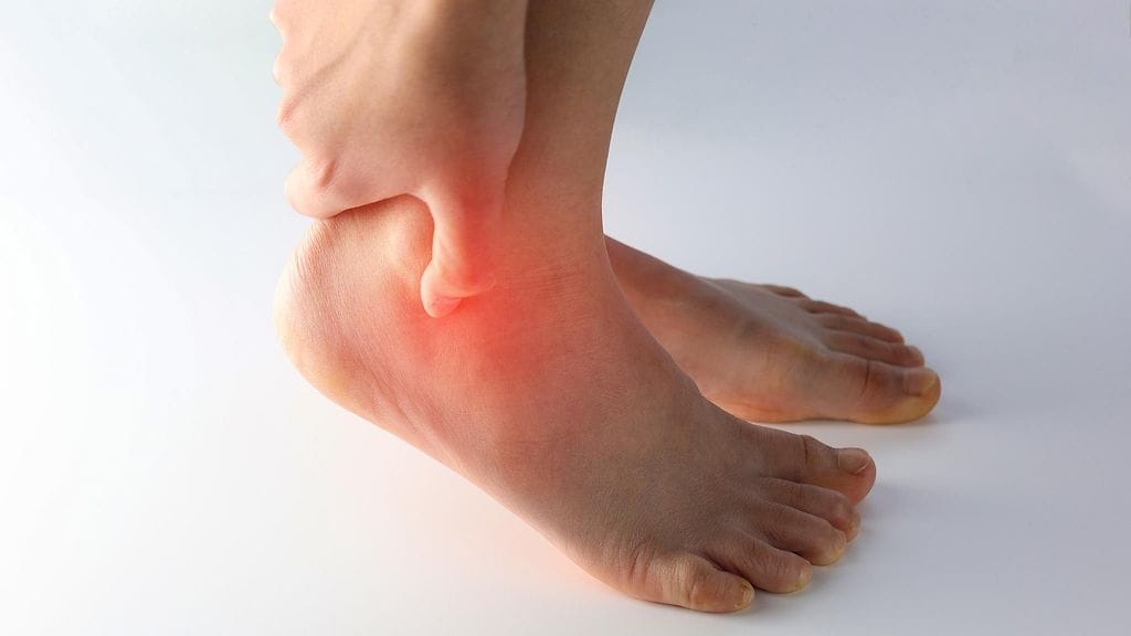 Mikäli jalka kipeytyy, kun sille varaa painoa, tulisi ihmisen hakeutua lääkäriin.
