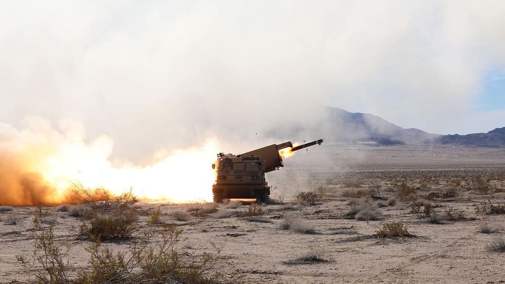 Yhdysvaltalainen M270-raketinheitinjärjestelmä kuvattuna Texasissa vuonna 2019.