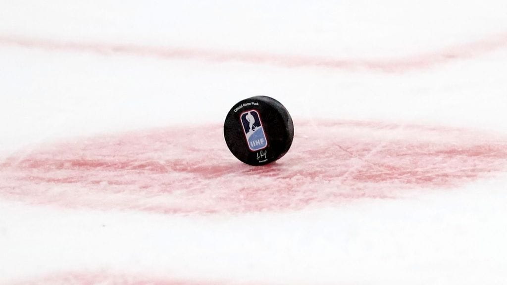 Suomen alle 18-vuotiaiden naisten maajoukkue hävisi Yhdysvalloille 0-5 MM-kisoissa.