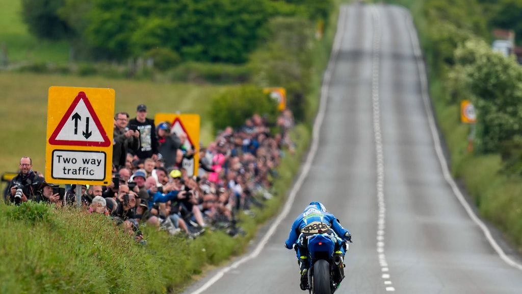 Mansaaren ajot on tunnettu vaarallisuudestaan. Kuvituskuva.