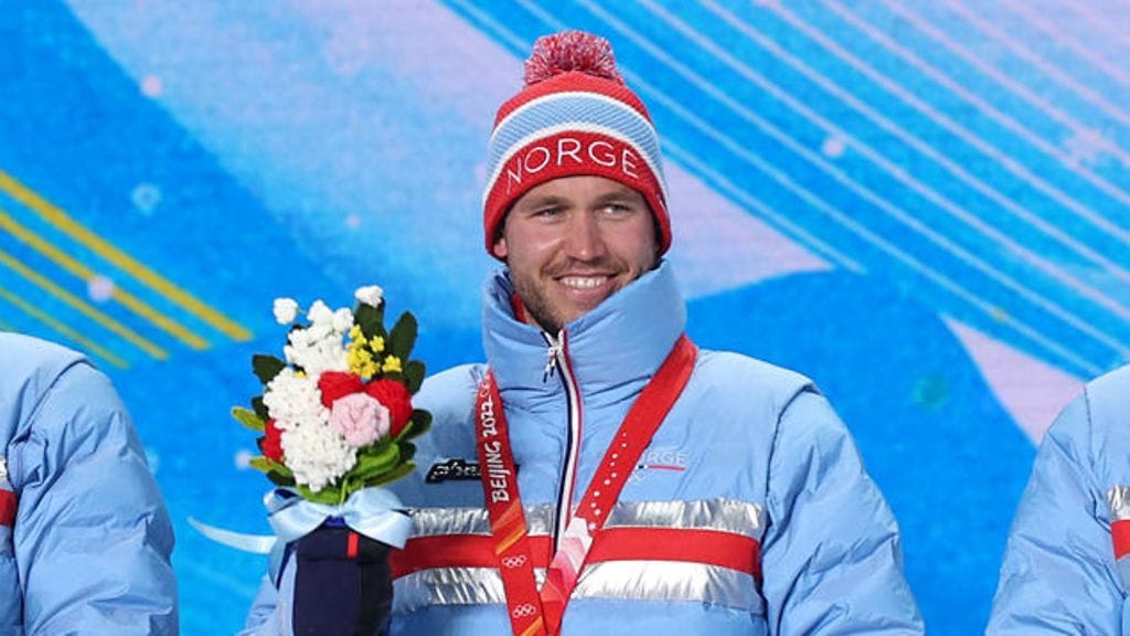 Norjan Pål Golberg syyttää Ruotsin hiihtotähtiä valehteluista. Kuva Pekingin olympialaisista, jossa Golberg voitti viestihopeaa.