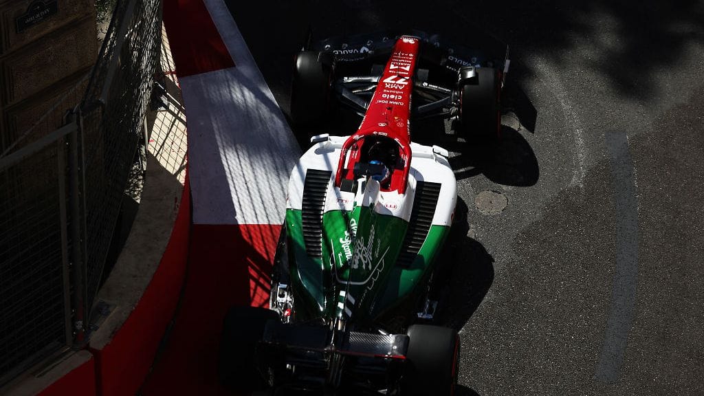 Valtteri Bottas oli vasta 15:s perjantain molemmissa harjoituksissa Azerbaidzhanissa.