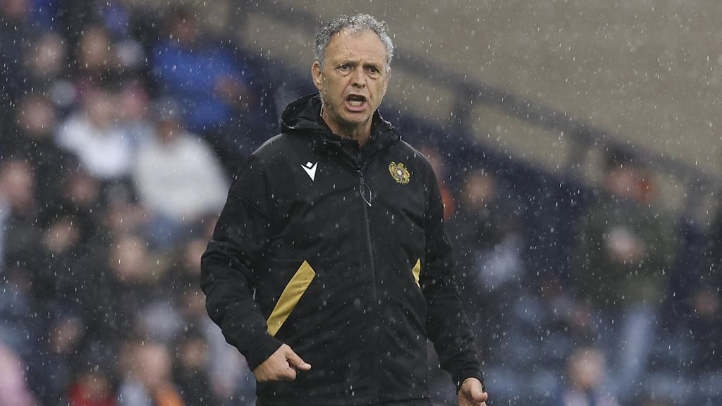 Espanjalainen Joaquin Caparros toimii Armenian jalkapallomaajoukkueen päävalmentajana.