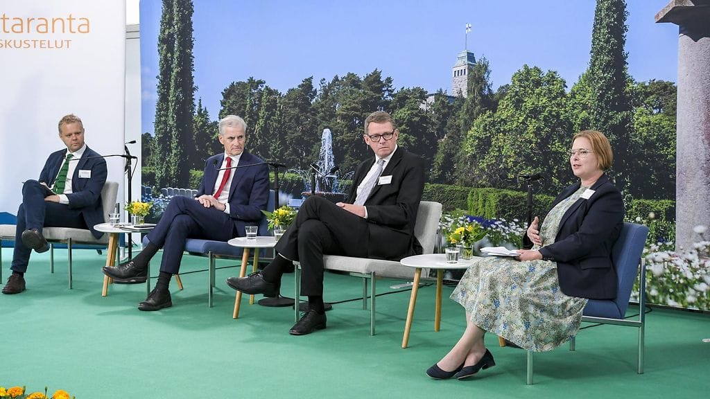 Eduskunnan puhemies Matti Vanhanen (kesk.) kehui vuolaasti Norjaa Kultaranta-keskusteluissa Naantalissa maanantaina.