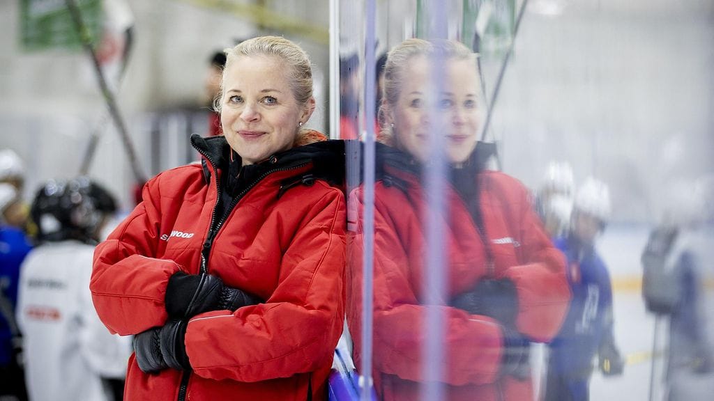 Tiia Hurme toimii suomalaisten kiekkotähtien luisteluvalmentajana.