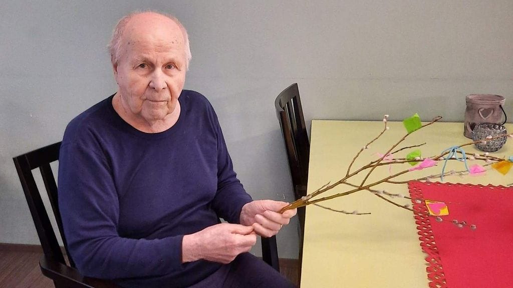 Kuvassa oleva 89-vuotias mies katosi tänään hoitokodista Mikkelin Visulahden alueella.