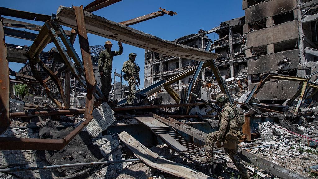 Venäjä on kohdistanut lukuisia ohjusiskuja Mykolaiviin, joka on matkan varrella Ukrainan pääsatamaan Odessaan.