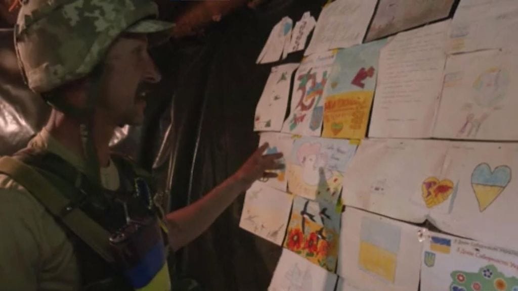 Katso video juoksuhaudasta, jonka ukrainalaissotilaat kertovat olevan etulinjassa.