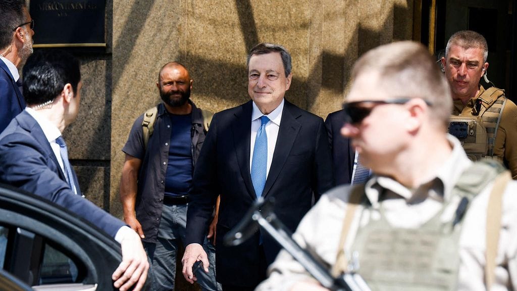 Mario Draghi Kiovassa kesäkuussa 2022.