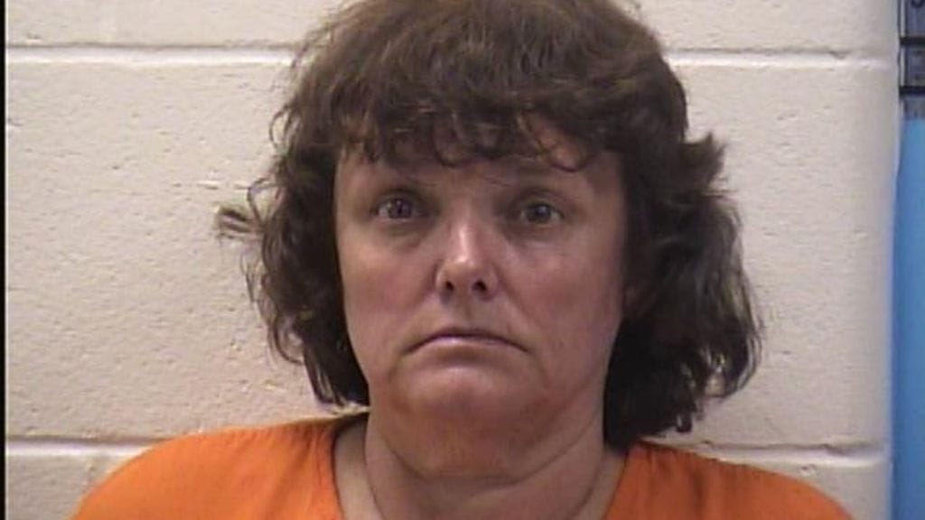 Naista syytetään vastasyntyneen lapsensa hylkäämisestä soramonttuun joulukuussa 36 vuotta sitten.