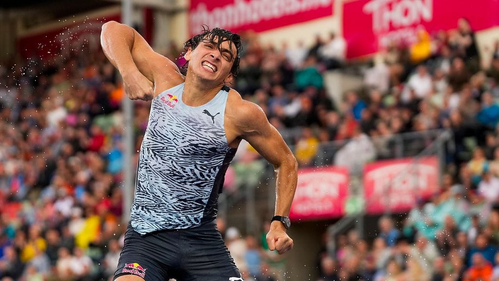 Armand Duplantis ylitti 602 karmeissa olosuhteissa Norjan Oslossa.