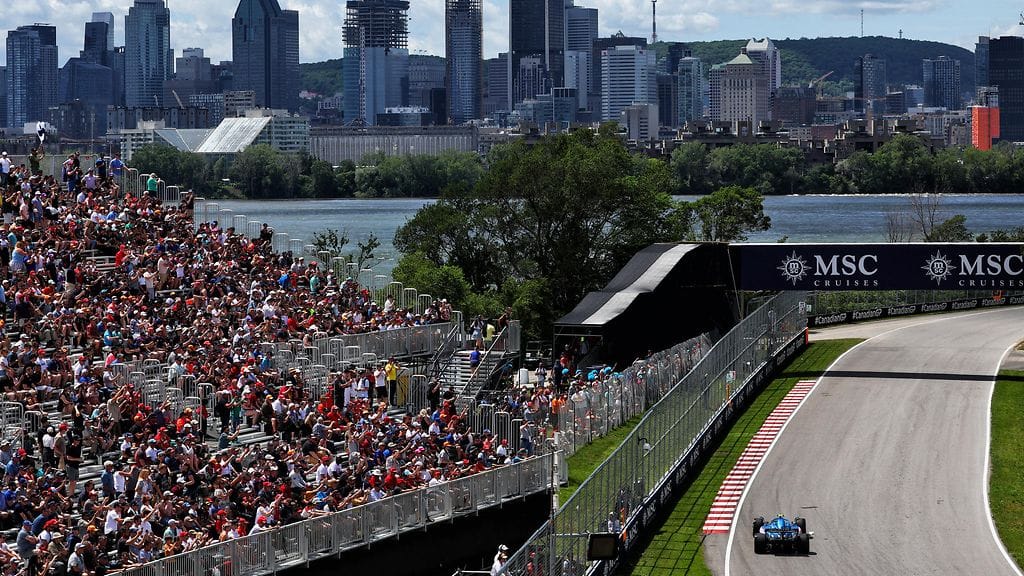 Esteban Ocon törmäsi roskaan Montrealin radalla ensimmäisissä harjoituksissa.