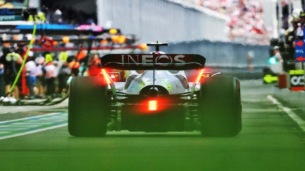 Lewis Hamiltonin ja George Russellin Mercedes on oikeastaan ainoana tallina kärsinyt pomppimisesta suorilla ajettaessa.