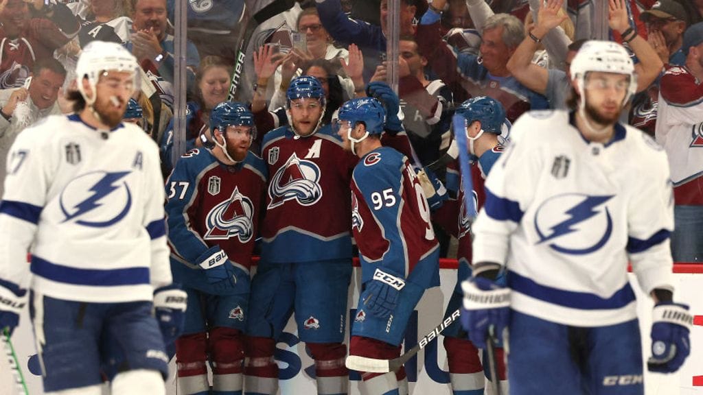 Mikko Rantanen ja J.T. Compher menettivät Andre Burakovskyn (kesk. oik.) rinnaltaan.